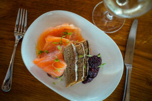 Severn & Wye sliced and interleaved Smoked Salmon Sides - Image 3